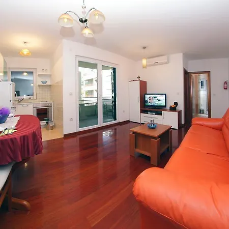 Sumic * マカルスカ